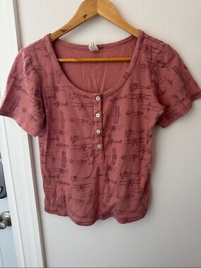 • Kate Quinn • 100% Organic Cotton Henley Scoop Neck Size Small Airplane Print